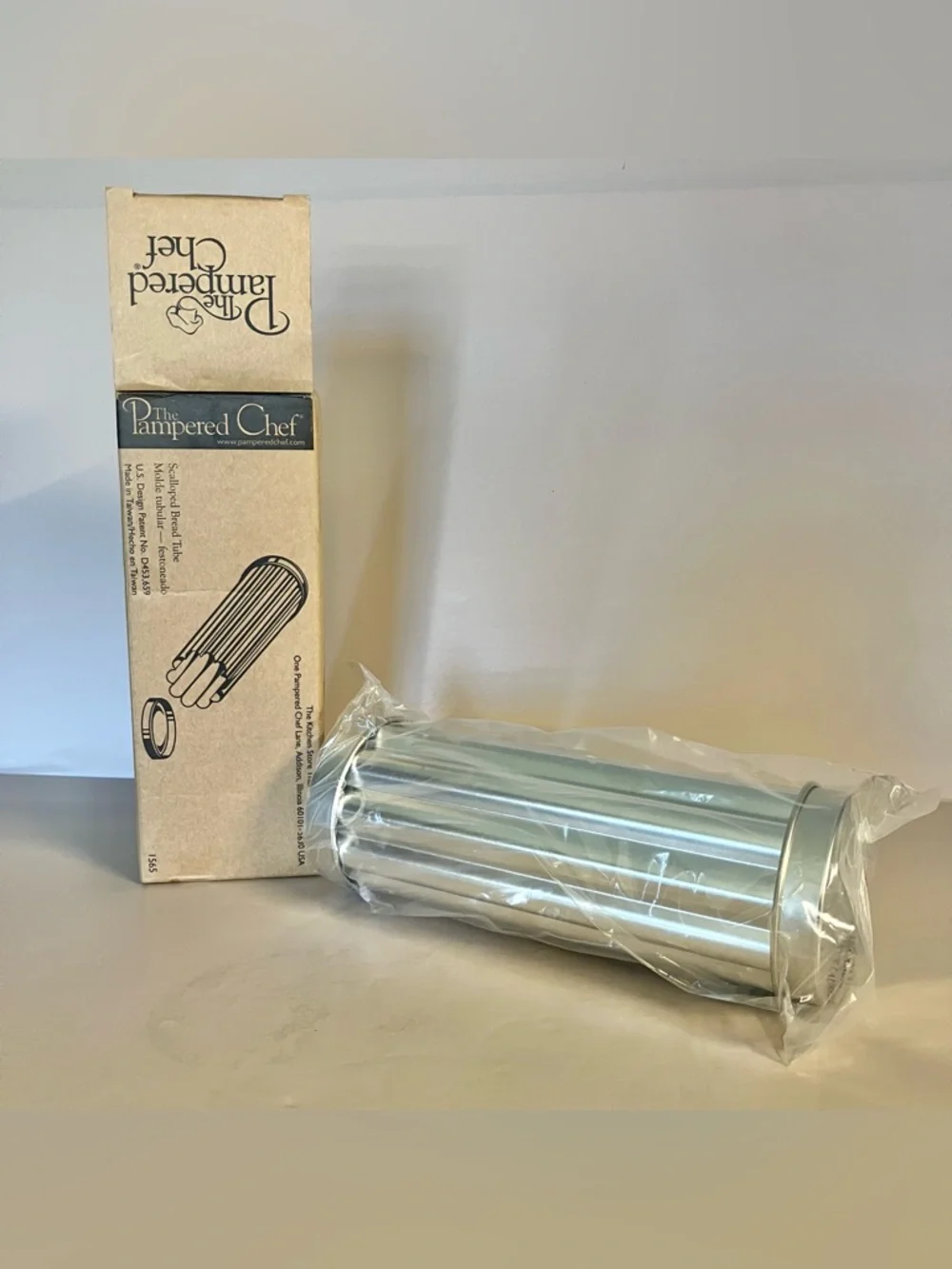 The‎ Pampered Chef - Scalloped Bread Tube #1565 Complete w/instructions - NIB